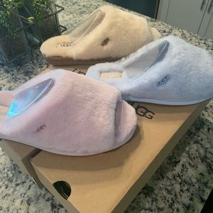 UGG PEEP TOE SHEARLING SLIPPERS - ONE pair - blue